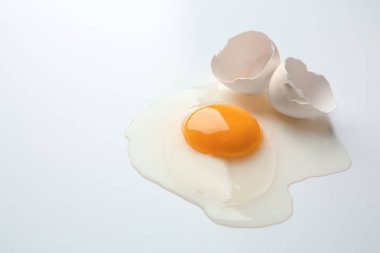 çiğ yumurta sarısı