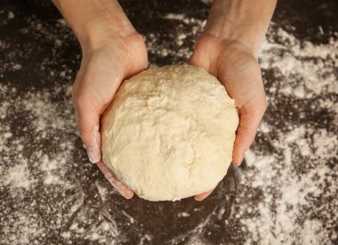 Kadın para kazanıyor.