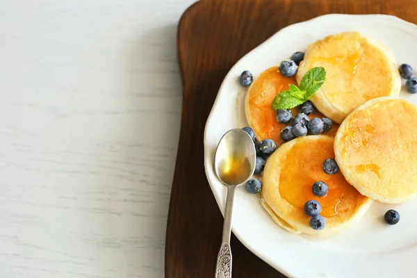Leckere Pfannkuchen mit Blaubeeren — Stockfoto