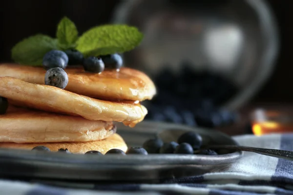 Leckere Pfannkuchen mit Blaubeeren — Stockfoto