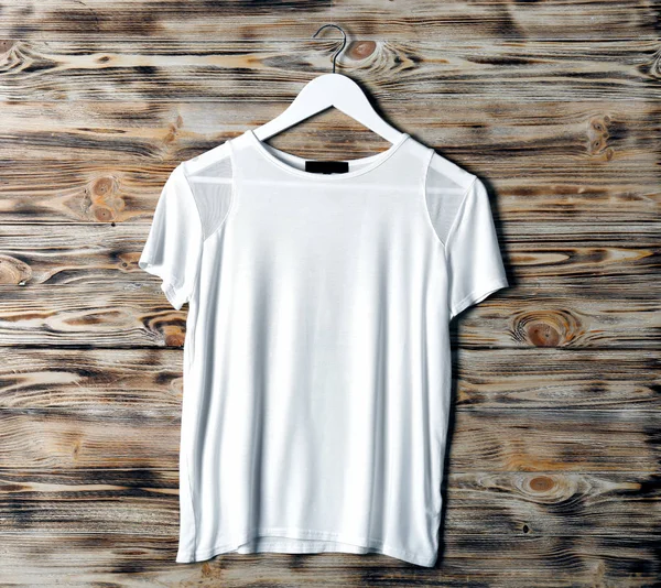 T-shirt branca em branco — Fotografia de Stock