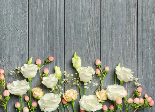 Hipericum, eustoma y rosas — Foto de Stock