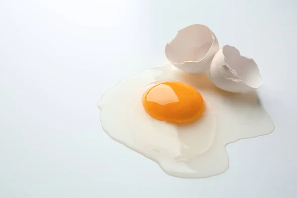 Сырое яйцо Йолк — стоковое фото