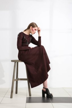 Genç abartılı modeli