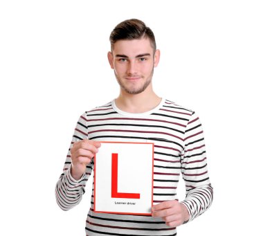 adam öğrenci sürücü işareti ile