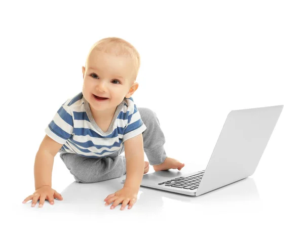 Söt pojke med laptop — Stockfoto