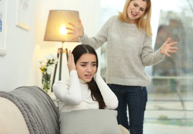 Kardeş bağıran kadın