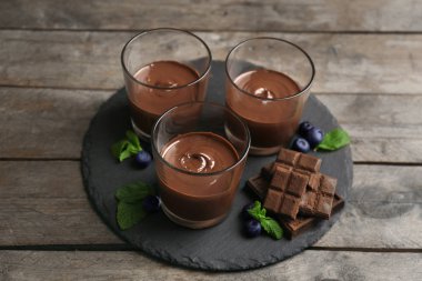 Bardaklarda çikolata Mousse