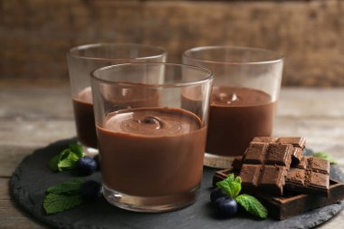 Bardaklarda çikolata Mousse