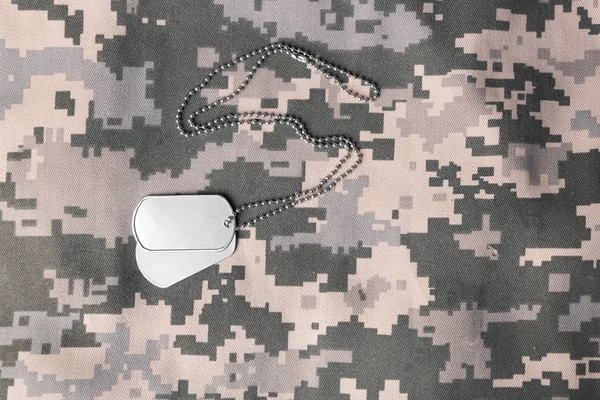 Tag de identificação militar em uniforme — Fotografia de Stock