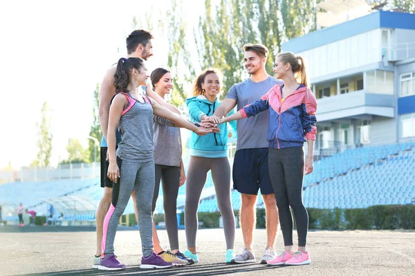 Deportistas Preparándose Para Correr Estadio — Foto de Stock