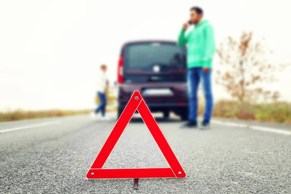 Yolda trafik uyarı işaretleri — Stok fotoğraf