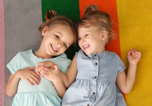 Adorables petites sœurs — Photo