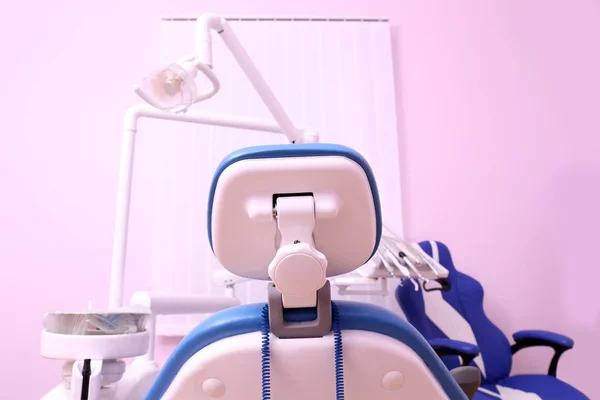 Cadeira dentária na clínica — Fotografia de Stock