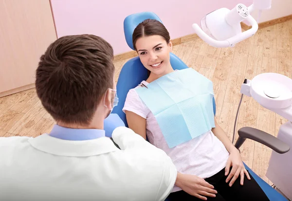 Young Woman Visiting Dentist Clinic — Stock Photo, Image