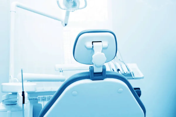 Tandheelkundige stoel in kliniek — Stockfoto