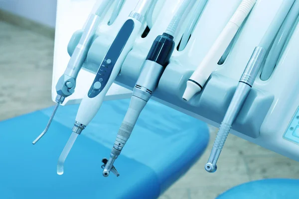 Dentální nástroje v klinice — Stock fotografie
