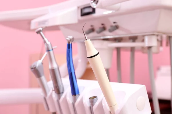 Dentální nástroje v klinice — Stock fotografie