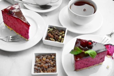 Lezzetli tatlılar ve çay