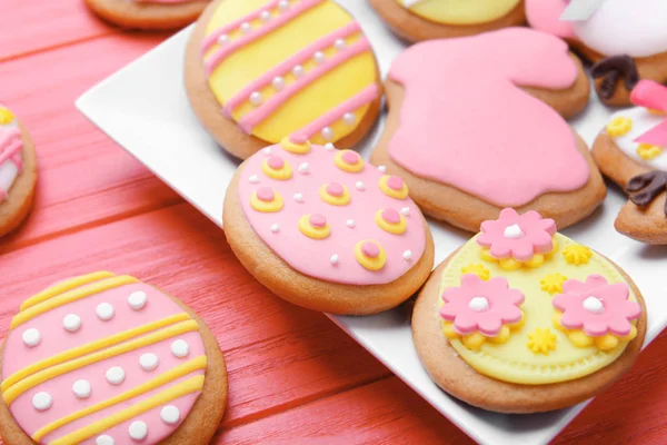 Plate with delicious Easter cookies — Stock Photo, Image