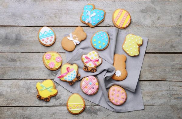 Decorative gingerbread Easter cookies — Stock Photo, Image