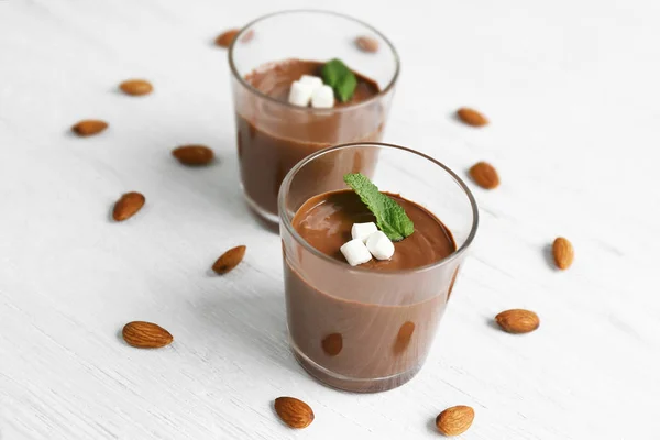 Chocolate mousse with marshmallows — Stock Photo, Image