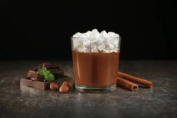 Csokoládé mousse-val mályvacukrot — Stock Fotó