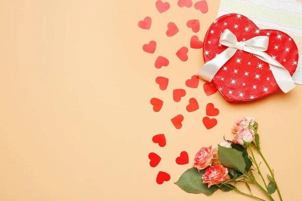 Gift box, flowers and decorative hearts — Stock Photo, Image