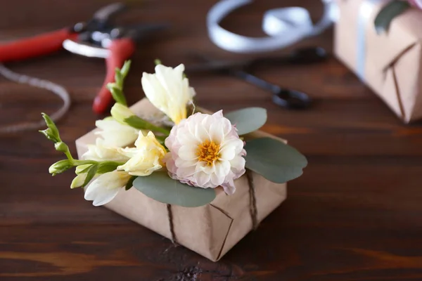 Box decorated with flowers — Stock Photo, Image