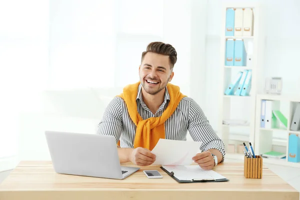 Handsome man working — Stock Photo, Image