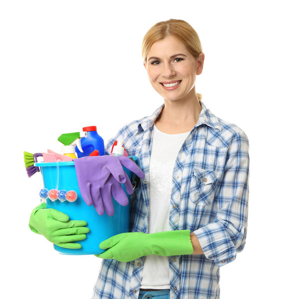 Красивая женщина с чистящими средствами
 