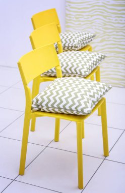 Modern sarı sandalye