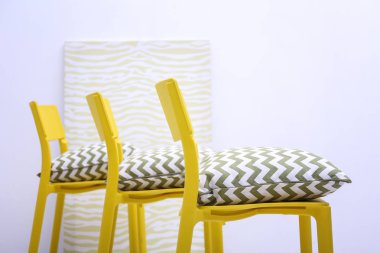 Modern sarı sandalye