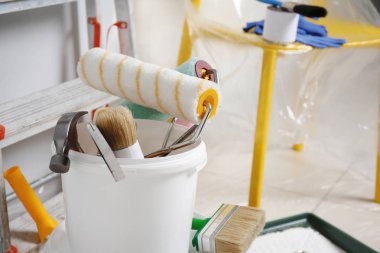 Araçları ile plastik kova
