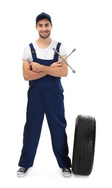 Üniformalı genç makinist