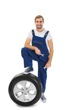 Üniformalı genç makinist 