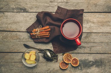 Aromatik maddeler ile sıcak çay