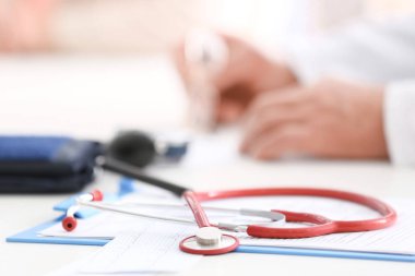 Doktor masada stetoskop