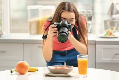 Kadın gıda fotoğrafçılığı