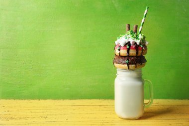 Milkshake, çörek ve diğer tatlılar