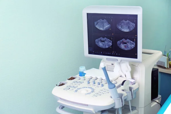 Macchina ad ultrasuoni in clinica — Foto Stock
