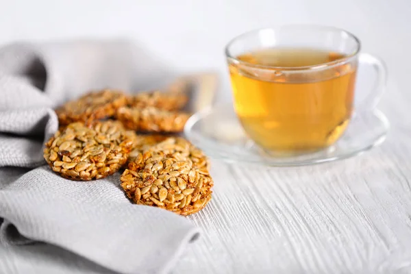 Cereal cookies with cup of tea — Stock Photo, Image