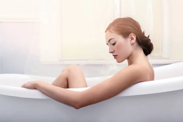 Woman taking relaxing bath — Stock Photo, Image