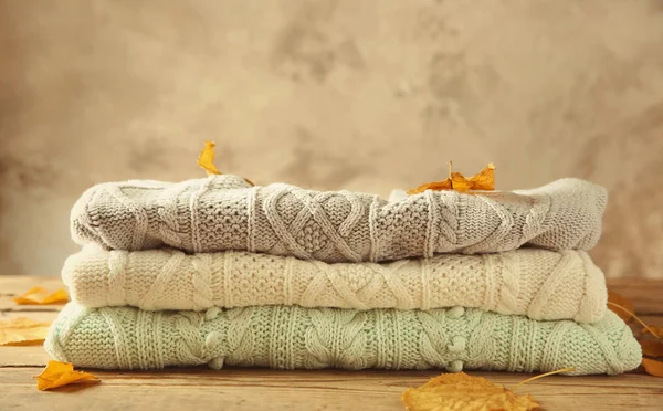 Pila di vestiti di lana — Foto Stock
