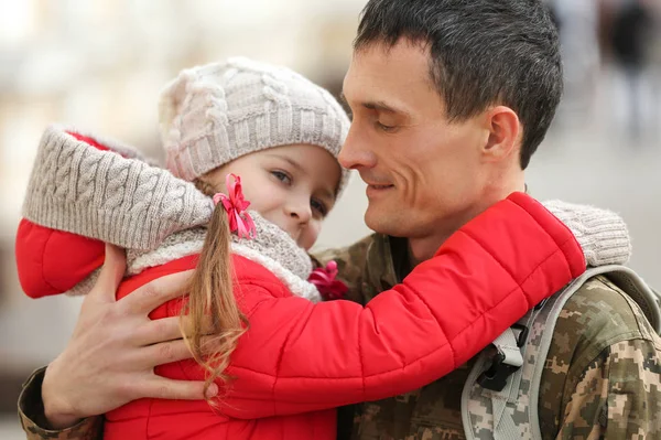 Soldier His Daughter Together Outdoors — Stock Photo, Image