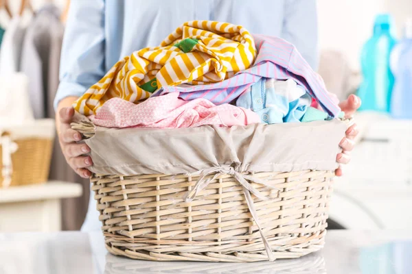 Woman holding wicker basket — Stock Photo, Image