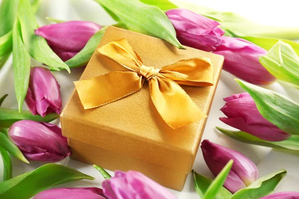 Gift box with tulips — Stock Photo, Image