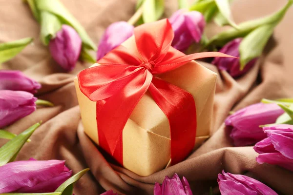 Gift box with tulips — Stock Photo, Image