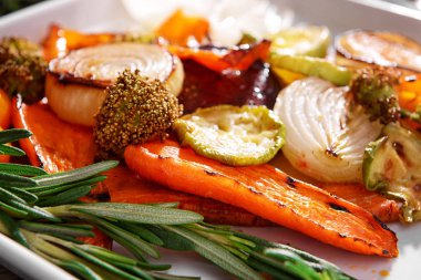 ızgara sebzeli plaka 