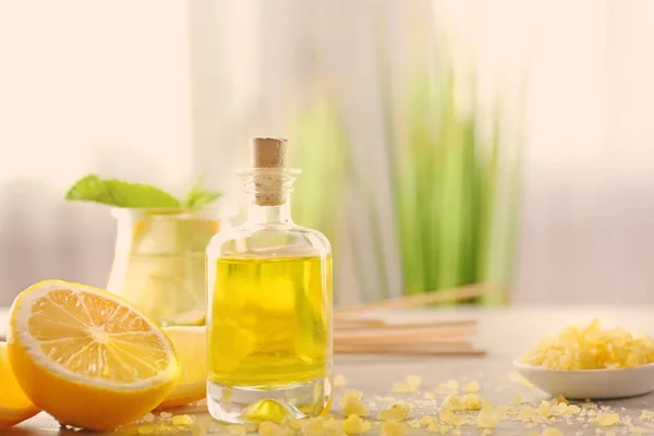 Složení lázně s esenciální olej z citrónu — Stock fotografie